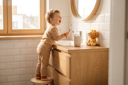 Zähneputzen mit Kindern: Warum ein Spiel mehr bringt als jedes "Mund auf!"