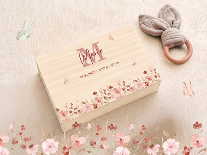 Erinnerungskiste Blumen Rosen mit Namen, aus Naturholz, in Deutschland personalisiert